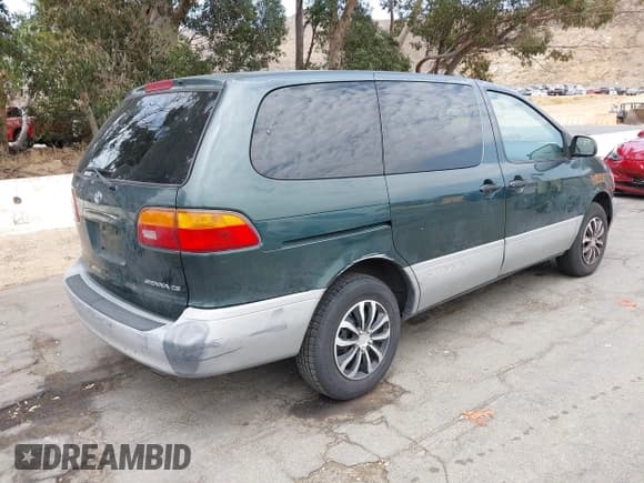 ✅ 2000 Toyota Sienna CE • VIN: 4T3GF19C1YU282964 • Lot: 42735424. Wystawiony na IAAI z przebiegiem 215 613 mil. Bezpłatny archiwum sprzedaży aukcyjnych z USA i szczegółowy raport historii pojazdu na DreamBid. Zdjęcie 4.