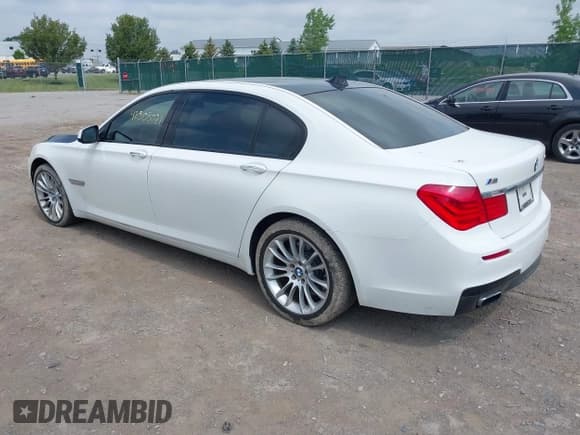 ✅ 2011 BMW 7 Series 750Li xDrive • VIN: WBAKC8C56BC433164 • Lot: 42508021. Listed on IAAI with 130,143 mi. Free auction sales archive from the USA and detailed vehicle history report at DreamBid. Image 3.