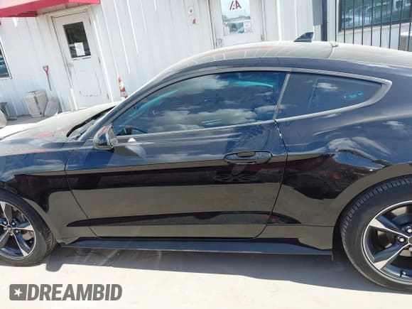 ✅ 2022 Ford Mustang EcoBoost Premium • VIN: 1FA6P8TH1N5147708 • Лот: 43368485. Опубликован ранее на IAAI с пробегом 27 784 миль. Бесплатный доступ к архиву аукционных продаж из США и подробный отчёт об истории автомобиля на DreamBid. Изображение 14.