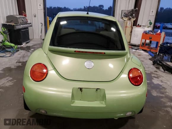 ✅ 2005 Volkswagen Beetle GLS • VIN: 3VWCR31C85M406736 • Lot: 81484354. Listed on Copart with 215,530 mi. Free auction sales archive from the USA and detailed vehicle history report at DreamBid. Image 6.