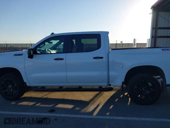 ✅ 2023 Chevrolet Silverado 1500 Custom Trail Boss • VIN: 3GCPDCEK1PG295307 • Lot: 43398211. Wystawiony na IAAI z przebiegiem 23 128 mil. Bezpłatny archiwum sprzedaży aukcyjnych z USA i szczegółowy raport historii pojazdu na DreamBid. Zdjęcie 15.