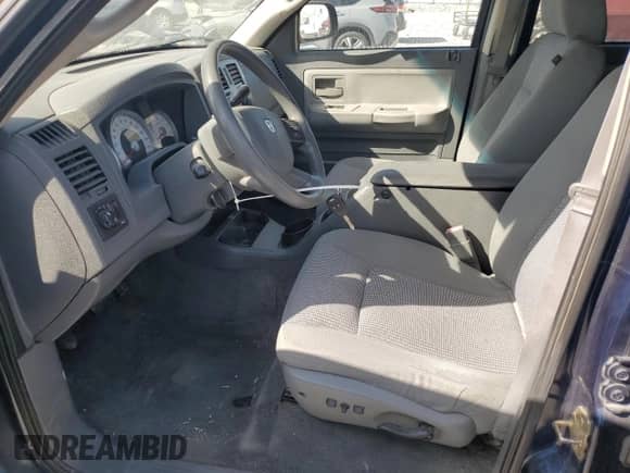 2007 Dodge Dakota SLT z VIN 1D7HW48K67S128844, wystawiony jako Copart lot #53262635 z przebiegiem 178 675 mil mil oraz Szkoda całkowita • Salvage title. Historia ofert i sprzedaży dostępna na DreamBid. Obrazek 7.