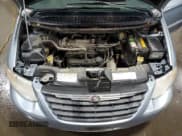 ✅ 2005 Chrysler Town & Country Touring • VIN: 2C4GP54L05R215807 • Лот: 84770625. Опубликован ранее на Copart с пробегом 236 334 миль. Бесплатный доступ к архиву аукционных продаж из США и подробный отчёт об истории автомобиля на DreamBid. Изображение 12.