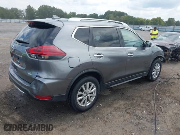 ✅ 2018 Nissan Rogue SV • VIN: KNMAT2MTXJP518184 • Lot: 43333163. Wystawiony na IAAI z przebiegiem 34 827 mil. Bezpłatny archiwum sprzedaży aukcyjnych z USA i szczegółowy raport historii pojazdu na DreamBid. Zdjęcie 4.