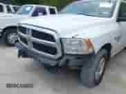 2019 Ram 1500 Big Horn z VIN 1C6RR6TT1KS593811, wystawiony jako IAAI lot #42006658 z przebiegiem 169 121 mil mil oraz . Historia ofert i sprzedaży dostępna na DreamBid. Obrazek 6.