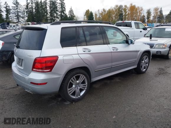 ✅ 2014 Mercedes-Benz GLK 350 • VIN: WDCGG8JB3EG312766 • Лот: 43644743. Опубликован ранее на IAAI с пробегом 215 561 миль. Бесплатный доступ к архиву аукционных продаж из США и подробный отчёт об истории автомобиля на DreamBid. Изображение 4.