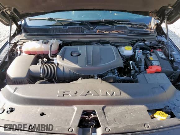 2025 Ram 1500 Rebel z VIN 1C6SRFLP0SN633704, wystawiony jako Copart lot #70535985 z przebiegiem 7 886 mil mil oraz Czysty tytuł • Clean title. Historia ofert i sprzedaży dostępna na DreamBid. Obrazek 11.