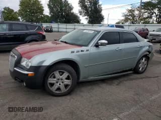 ✅ 2006 Chrysler 300 C • VIN: 2C3KK63H36H166917 • Lot: 85285555. Wystawiony na Copart z przebiegiem 105 827 mil. Bezpłatny archiwum sprzedaży aukcyjnych z USA i szczegółowy raport historii pojazdu na DreamBid. Zdjęcie 1.