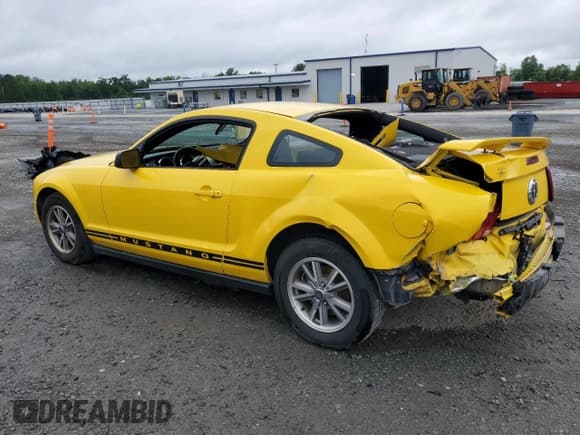 ✅ 2005 Ford Mustang Deluxe • VIN: 1ZVFT80N855104108 • Lot: 59706465. Wystawiony na Copart z przebiegiem 195 070 mil. Bezpłatny archiwum sprzedaży aukcyjnych z USA i szczegółowy raport historii pojazdu na DreamBid. Zdjęcie 2.