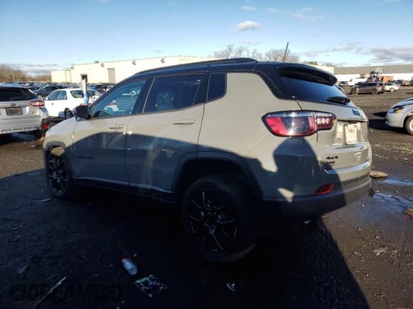 ✅ 2024 Jeep Compass Latitude • VIN: 3C4NJDBN0RT603212 • Lot: 85017794. Wystawiony na Copart z przebiegiem 2 639 mil. Bezpłatny archiwum sprzedaży aukcyjnych z USA i szczegółowy raport historii pojazdu na DreamBid. Zdjęcie 2.