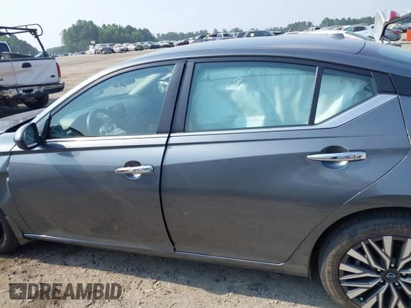 ✅ 2023 Nissan Altima SV • VIN: 1N4BL4DWXPN348462 • Лот: 42580199. Опубликован ранее на IAAI с пробегом 28 506 миль. Бесплатный доступ к архиву аукционных продаж из США и подробный отчёт об истории автомобиля на DreamBid. Изображение 14.