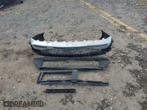 ✅ 2020 Mercedes-Benz GLB 250 • VIN: WDC4M4GB9LW001101 • Lot: 43265781. Listed on IAAI with 70,413 mi. Free auction sales archive from the USA and detailed vehicle history report at DreamBid. Image 12.