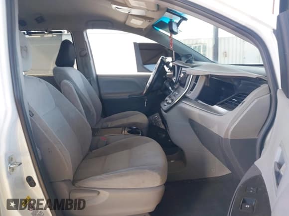 ✅ 2015 Toyota Sienna LE • VIN: 5TDKK3DC9FS688918 • Lot: 43395831. Wystawiony na IAAI z przebiegiem 173 129 mil. Bezpłatny archiwum sprzedaży aukcyjnych z USA i szczegółowy raport historii pojazdu na DreamBid. Zdjęcie 5.