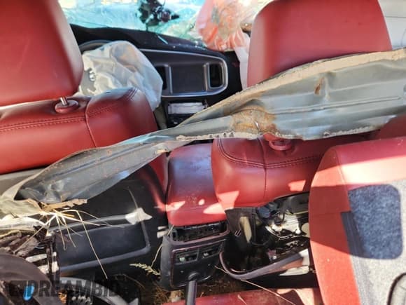 ✅ 2014 Dodge Charger RT Plus • VIN: 2C3CDXDT1EH334771 • Lot: 84260635. Wystawiony na Copart z przebiegiem Nie podano. Bezpłatny archiwum sprzedaży aukcyjnych z USA i szczegółowy raport historii pojazdu na DreamBid. Zdjęcie 8.