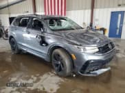 ✅ 2023 Volkswagen Tiguan SE R-Line Black • VIN: 3VV8B7AX2PM076331 • Лот: 82173045. Опубликован ранее на Copart с пробегом Не указан. Бесплатный доступ к архиву аукционных продаж из США и подробный отчёт об истории автомобиля на DreamBid. Изображение 4.