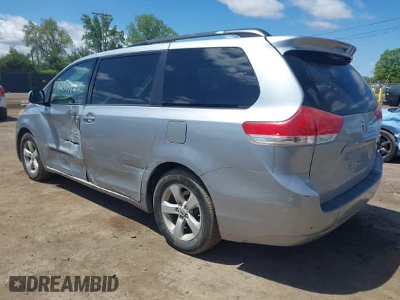 ✅ 2014 Toyota Sienna LE AAS • VIN: 5TDKK3DC9ES489463 • Lot: 42344427. Listed on IAAI with 233,265 mi. Free auction sales archive from the USA and detailed vehicle history report at DreamBid. Image 3.