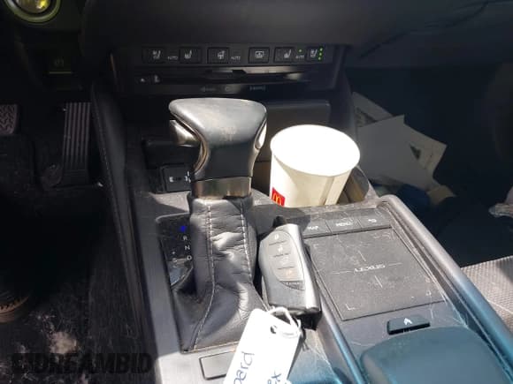 ✅ 2020 Lexus ES 350 Luxury • VIN: 58AEZ1B10LU053600 • Lot: 41966488. Wystawiony na IAAI z przebiegiem 12 328 mil. Bezpłatny archiwum sprzedaży aukcyjnych z USA i szczegółowy raport historii pojazdu na DreamBid. Zdjęcie 11.