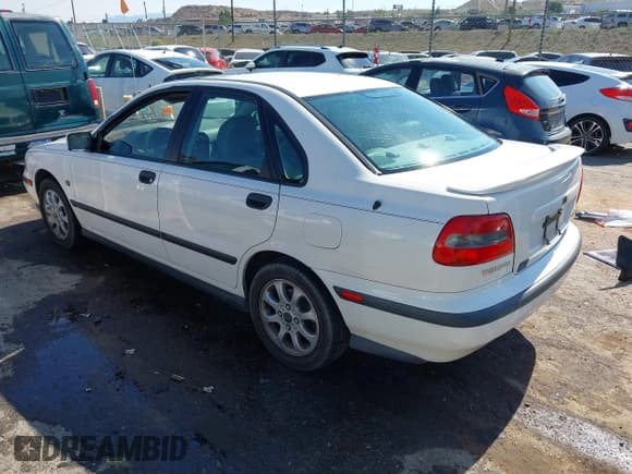 ✅ 2000 Volvo S40 • VIN: YV1VS2558YF479657 • Lot: 42652941. Listed on IAAI with 64,252 mi. Free auction sales archive from the USA and detailed vehicle history report at DreamBid. Image 3.