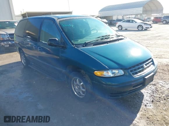 ✅ 2000 Chrysler Voyager SE • VIN: 1C4GJ44G1YB729215 • Lot: 41313821. Wystawiony na IAAI z przebiegiem 147 467 mil. Bezpłatny archiwum sprzedaży aukcyjnych z USA i szczegółowy raport historii pojazdu na DreamBid. Zdjęcie 1.