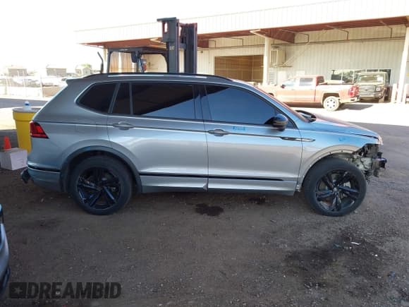 ✅ 2023 Volkswagen Tiguan SE R-Line Black • VIN: 3VVCB7AX9PM132551 • Лот: 43126052. Опубликован ранее на IAAI с пробегом 25 795 миль. Бесплатный доступ к архиву аукционных продаж из США и подробный отчёт об истории автомобиля на DreamBid. Изображение 14.