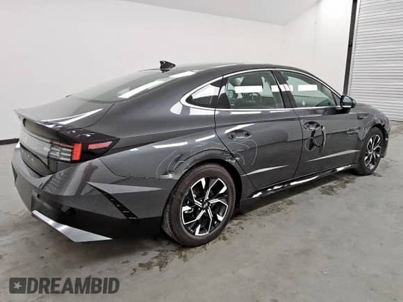 2025 Hyundai Sonata SEL z VIN KMHL64JA9SA479196, wystawiony jako Copart lot #84302555 z przebiegiem 8 251 mil mil oraz Szkoda całkowita • Salvage title. Historia ofert i sprzedaży dostępna na DreamBid. Obrazek 3.