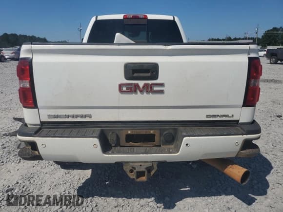 ✅ 2016 GMC Sierra 2500HD Denali • VIN: 1GT12UE8XGF123820 • Lot: 80467765. Listed on Copart with 226,238 mi. Free auction sales archive from the USA and detailed vehicle history report at DreamBid. Image 6.