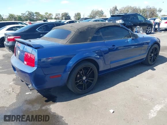 ✅ 2008 Ford Mustang GT Deluxe • VIN: 1ZVHT85H885203687 • Lot: 42817524. Listed on IAAI with 130,362 mi. Free auction sales archive from the USA and detailed vehicle history report at DreamBid. Image 4.