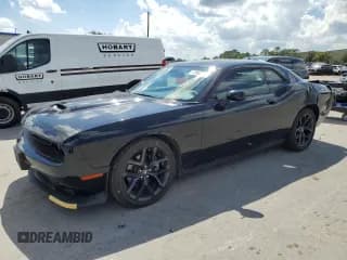 ✅ 2022 Dodge Challenger R/T • VIN: 2C3CDZBT7NH242692 • Lot: 73968374. Wystawiony na Copart z przebiegiem 35 637 mil. Bezpłatny archiwum sprzedaży aukcyjnych z USA i szczegółowy raport historii pojazdu na DreamBid. Zdjęcie 1.