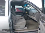 ✅ 2011 GMC Sierra 1500 SLE • VIN: 3GTP1VE01BG177608 • Lot: 43384343. Wystawiony na IAAI z przebiegiem 306 861 mil. Bezpłatny archiwum sprzedaży aukcyjnych z USA i szczegółowy raport historii pojazdu na DreamBid. Zdjęcie 5.