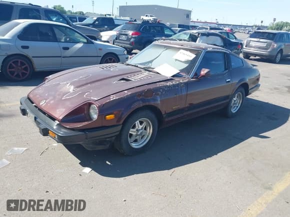 ✅ 1982 Datsun 280ZX • VIN: JN1HZ04S9CX455903 • Lot: 42465455. Wystawiony na IAAI z przebiegiem Nie podano. Bezpłatny archiwum sprzedaży aukcyjnych z USA i szczegółowy raport historii pojazdu na DreamBid. Zdjęcie 2.