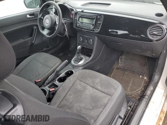 ✅ 2012 Volkswagen Beetle Entry • VIN: 3VWFP7AT4CM644168 • Lot: 51941935. Listed on Copart with 140,718 mi. Free auction sales archive from the USA and detailed vehicle history report at DreamBid. Image 8.