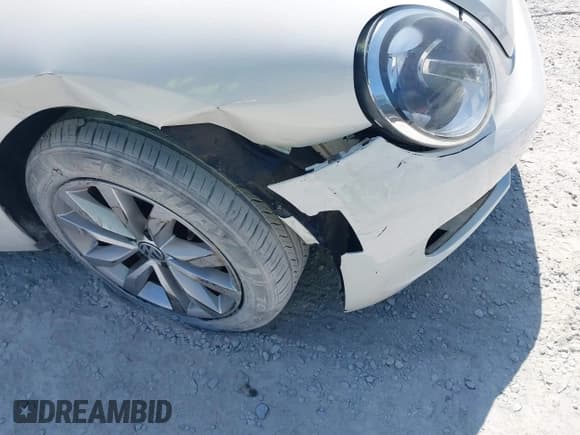 ✅ 2013 Volkswagen Beetle 2.5L • VIN: 3VW5P7AT3DM811617 • Lot: 42055769. Listed on IAAI with 93,810 mi. Free auction sales archive from the USA and detailed vehicle history report at DreamBid. Image 6.
