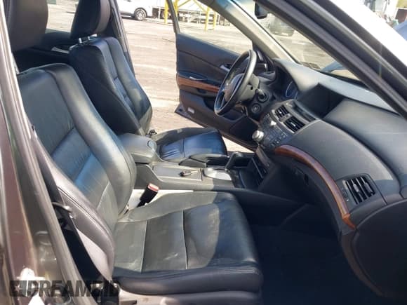 ✅ 2011 Honda Accord EX-L • VIN: 1HGCP3F83BA020345 • Lot: 43327853. Wystawiony na IAAI z przebiegiem Nie podano. Bezpłatny archiwum sprzedaży aukcyjnych z USA i szczegółowy raport historii pojazdu na DreamBid. Zdjęcie 5.