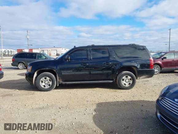 2014 Chevrolet Suburban LT с VIN 1GNSKJE71ER232700, выставлен на аукционе IAAI как лот 40812602 с пробегом 245 852 миль миль и . История ставок и продаж доступна на DreamBid. Изображение 14.