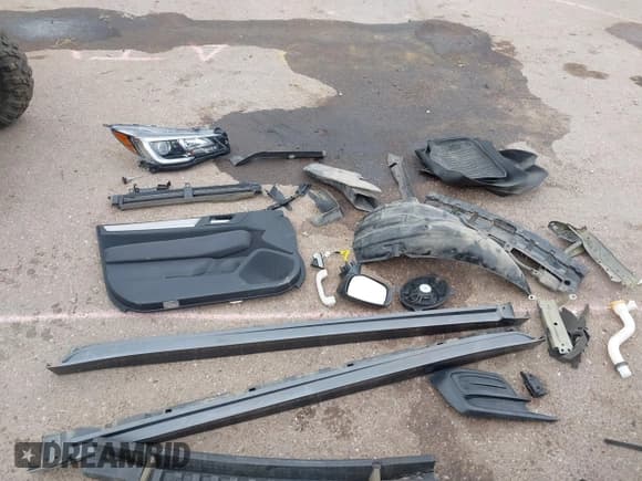 ✅ 2018 Subaru Legacy Premium • VIN: 4S3BNAC62J3028379 • Lot: 43043435. Wystawiony na IAAI z przebiegiem 103 799 mil. Bezpłatny archiwum sprzedaży aukcyjnych z USA i szczegółowy raport historii pojazdu na DreamBid. Zdjęcie 12.