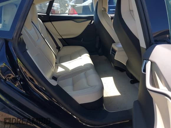 ✅ 2019 Tesla Model S 75D • VIN: 5YJSA1E2XKF306309 • Лот: 40461958. Опубликован ранее на IAAI с пробегом 38 987 миль. Бесплатный доступ к архиву аукционных продаж из США и подробный отчёт об истории автомобиля на DreamBid. Изображение 8.