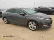 ✅ 2017 Chevrolet Cruze Premier • VIN: 1G1BF5SM5H7194699 • Lot: 68640852. Wystawiony na Copart z przebiegiem 103 313 mil mil. Skorzystaj z bezpłatnego archiwum sprzedaży aukcyjnych z USA i zobacz szczegółowy raport historii pojazdu na DreamBid. Zdjęcie 4.