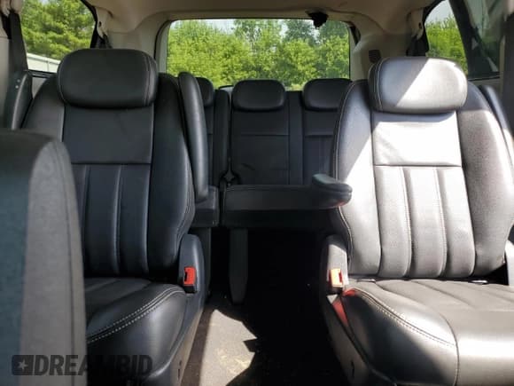 ✅ 2010 Chrysler Town & Country Touring Plus • VIN: 2A4RR8DX7AR382080 • Lot: 67371025. Wystawiony na Copart z przebiegiem 148 531 mil. Bezpłatny archiwum sprzedaży aukcyjnych z USA i szczegółowy raport historii pojazdu na DreamBid. Zdjęcie 10.