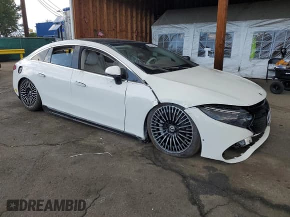 ✅ 2022 Mercedes-Benz EQS 580 • VIN: W1KCG4EB5NA019922 • Лот: 64021455. Опубликован ранее на Copart с пробегом 7 968 миль. Бесплатный доступ к архиву аукционных продаж из США и подробный отчёт об истории автомобиля на DreamBid. Изображение 4.