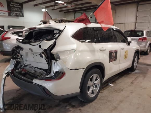 ✅ 2020 Toyota Highlander LE • VIN: 5TDZZRAHXLS503252 • Lot: 41577001. Wystawiony na IAAI z przebiegiem 193 800 mil. Bezpłatny archiwum sprzedaży aukcyjnych z USA i szczegółowy raport historii pojazdu na DreamBid. Zdjęcie 4.