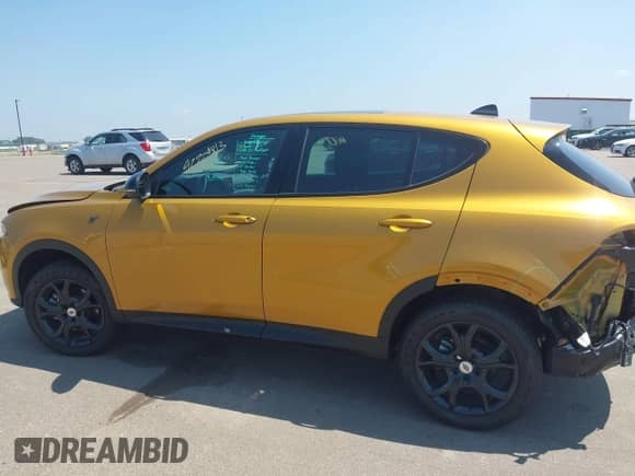 2024 Dodge Hornet GT z VIN ZACNDFAN0R3A38687, wystawiony jako IAAI lot #42724813 z przebiegiem 3 337 mil mil oraz . Historia ofert i sprzedaży dostępna na DreamBid. Obrazek 14.