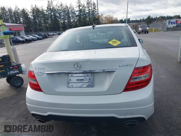 ✅ 2012 Mercedes-Benz C 300 Sport • VIN: WDDGF8BB8CR207641 • Lot: 43787528. Listed on IAAI with 74,385 mi. Free auction sales archive from the USA and detailed vehicle history report at DreamBid. Image 16.