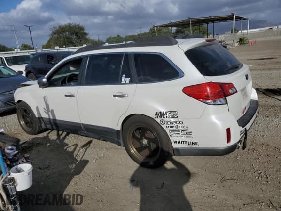 ✅ 2014 Subaru Outback Limited • VIN: 4S4BRDPC2E2232595 • Lot: 82466725. Listed on Copart with 205,234 mi. Free auction sales archive from the USA and detailed vehicle history report at DreamBid. Image 2.