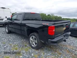 ✅ 2017 Chevrolet Silverado 1500 Custom • VIN: 1GCVKPEC1HZ316879 • Lot: 42987710. Wystawiony na IAAI z przebiegiem 104 007 mil. Bezpłatny archiwum sprzedaży aukcyjnych z USA i szczegółowy raport historii pojazdu na DreamBid. Zdjęcie 3.