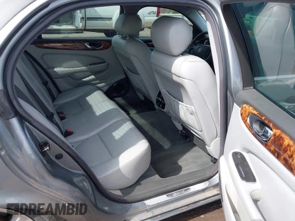 ✅ 2005 Jaguar XJ 8 LWB • VIN: SAJWA79C55SG41528 • Lot: 43405819. Wystawiony na IAAI z przebiegiem 157 149 mil. Bezpłatny archiwum sprzedaży aukcyjnych z USA i szczegółowy raport historii pojazdu na DreamBid. Zdjęcie 8.