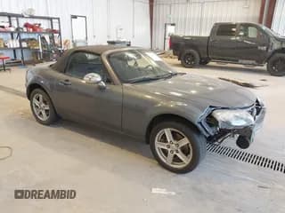 ✅ 2006 Mazda MX-5 Miata Grand Touring • VIN: JM1NC25F460110113 • Lot: 42327604. Wystawiony na IAAI z przebiegiem 202 054 mil. Bezpłatny archiwum sprzedaży aukcyjnych z USA i szczegółowy raport historii pojazdu na DreamBid. Zdjęcie 1.