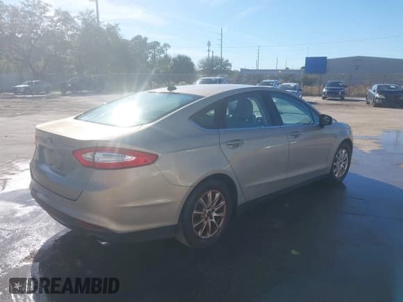 ✅ 2015 Ford Fusion S • VIN: 3FA6P0G7XFR217255 • Лот: 43695929. Опубликован ранее на IAAI с пробегом 225 185 миль. Бесплатный доступ к архиву аукционных продаж из США и подробный отчёт об истории автомобиля на DreamBid. Изображение 4.