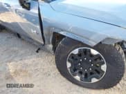 ✅ 2024 GMC HUMMER EV Pickup 2X • VIN: 1GT10BDD7RU111244 • Lot: 41888734. Wystawiony na IAAI z przebiegiem 4 594 mil. Bezpłatny archiwum sprzedaży aukcyjnych z USA i szczegółowy raport historii pojazdu na DreamBid. Zdjęcie 20.