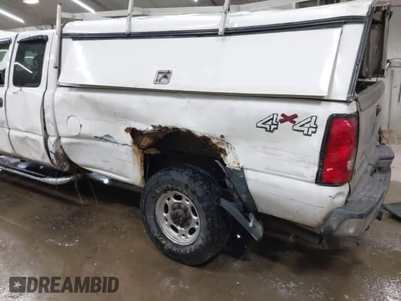 ✅ 2006 Chevrolet Silverado 2500HD LT2 • VIN: 1GCHK29U46E214094 • Lot: 42017633. Listed on IAAI with 220,014 mi. Free auction sales archive from the USA and detailed vehicle history report at DreamBid. Image 6.