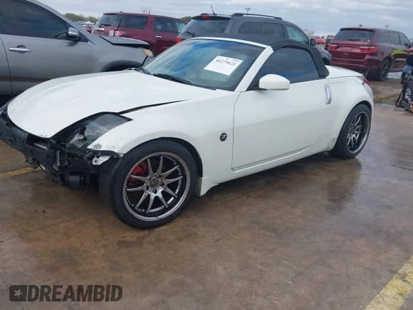 ✅ 2005 Nissan 350Z Touring • VIN: JN1AZ36A35M752130 • Lot: 41275821. Listed on IAAI with 133,077 mi. Free auction sales archive from the USA and detailed vehicle history report at DreamBid. Image 2.